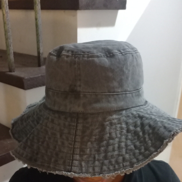 H&M Gray Bucket Hat - Picture 2 of 2